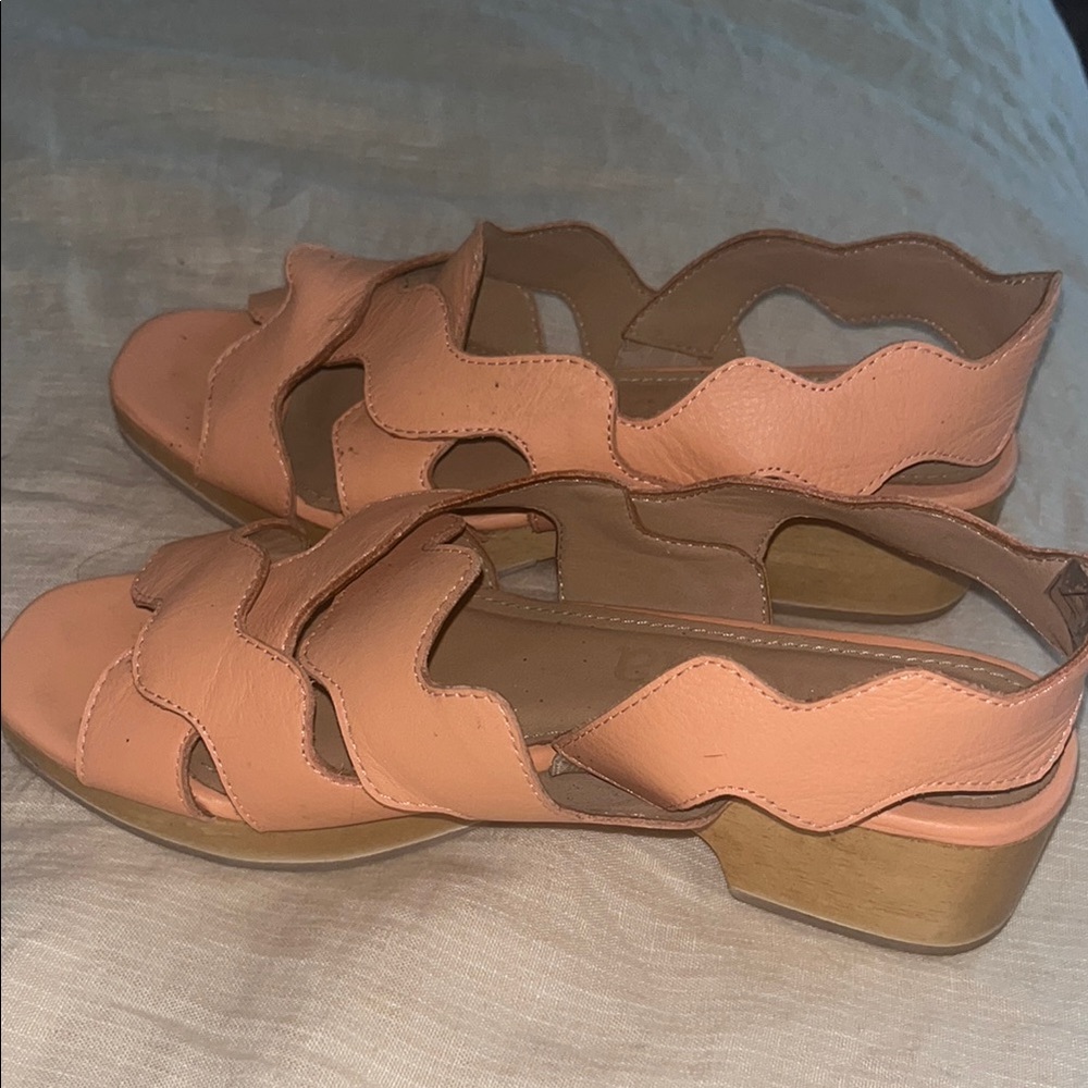 Beklina Women's Tan/Peach Sandals clogs.